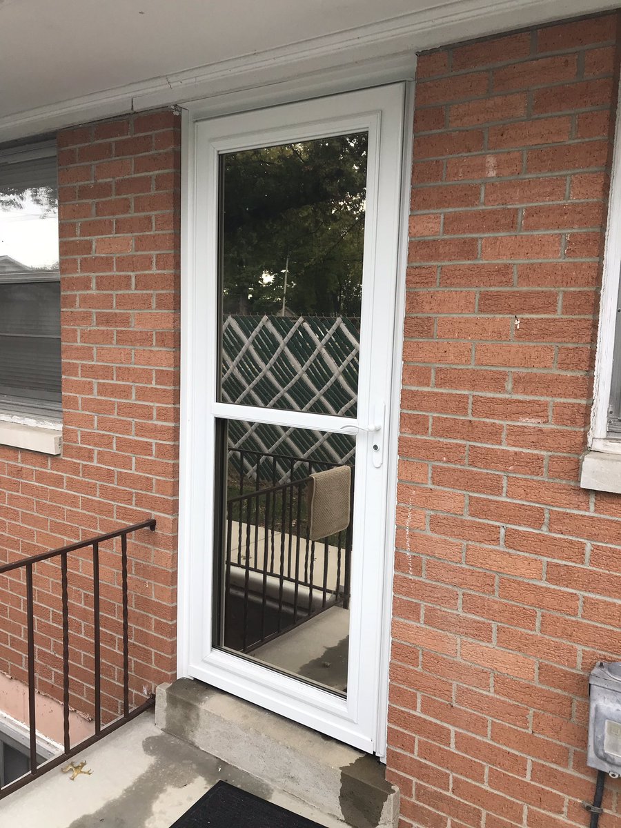 WindowTint812's tweet image. Need some privacy, want to cut down on heat, and save on bills?  We do residential tinting!!! Call us 812-479-3295 or 1-800-3295
#windowtint812 #privacyglass #windowfilm