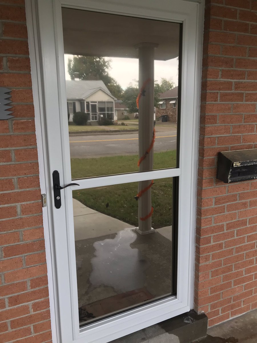 WindowTint812's tweet image. Need some privacy, want to cut down on heat, and save on bills?  We do residential tinting!!! Call us 812-479-3295 or 1-800-3295
#windowtint812 #privacyglass #windowfilm