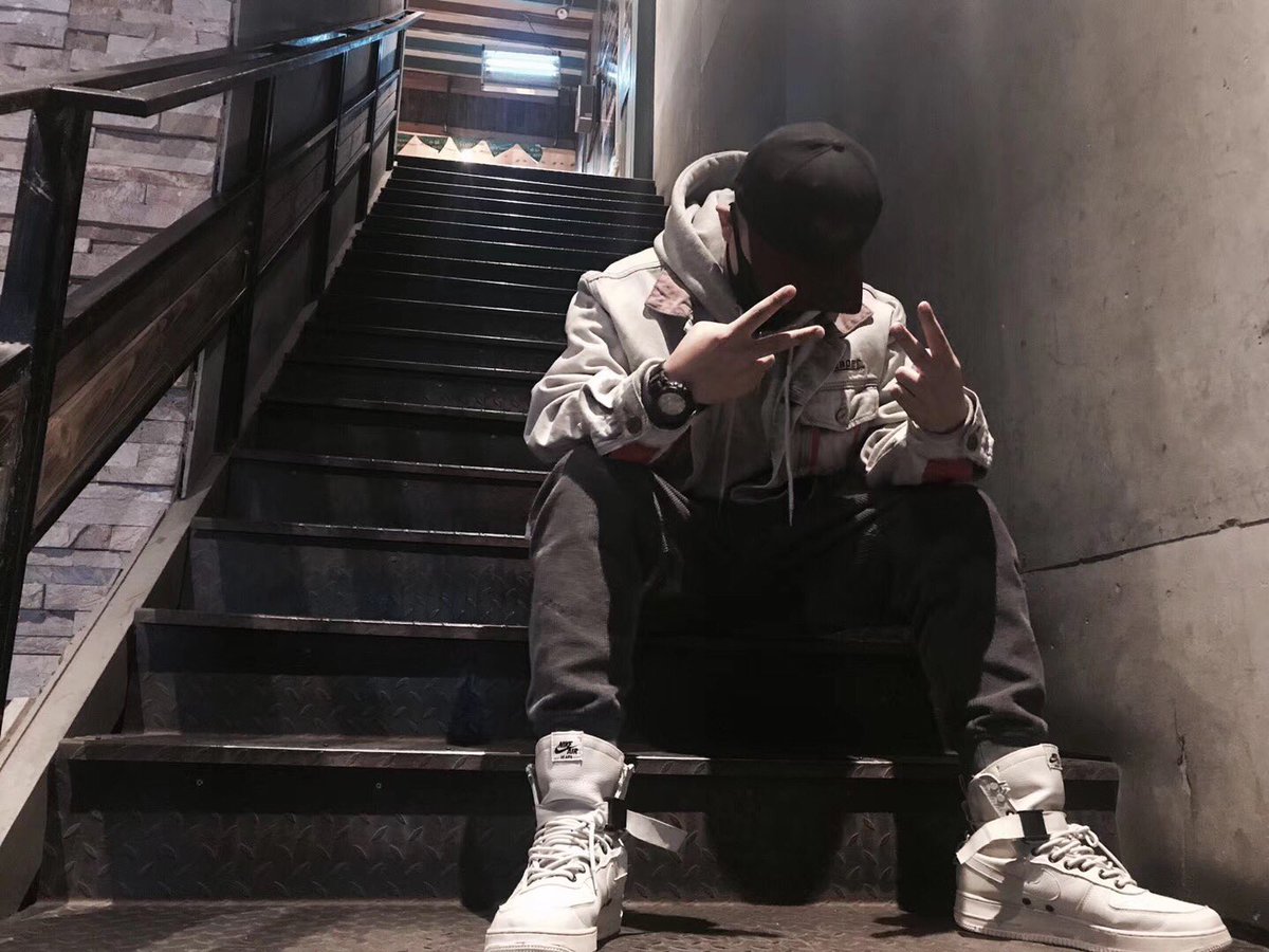 lvdaye313's tweet photo. Label 313
#newVideoShoot #Watchout
#ChinaRapGod https://t.co/dN8qzuDtOY