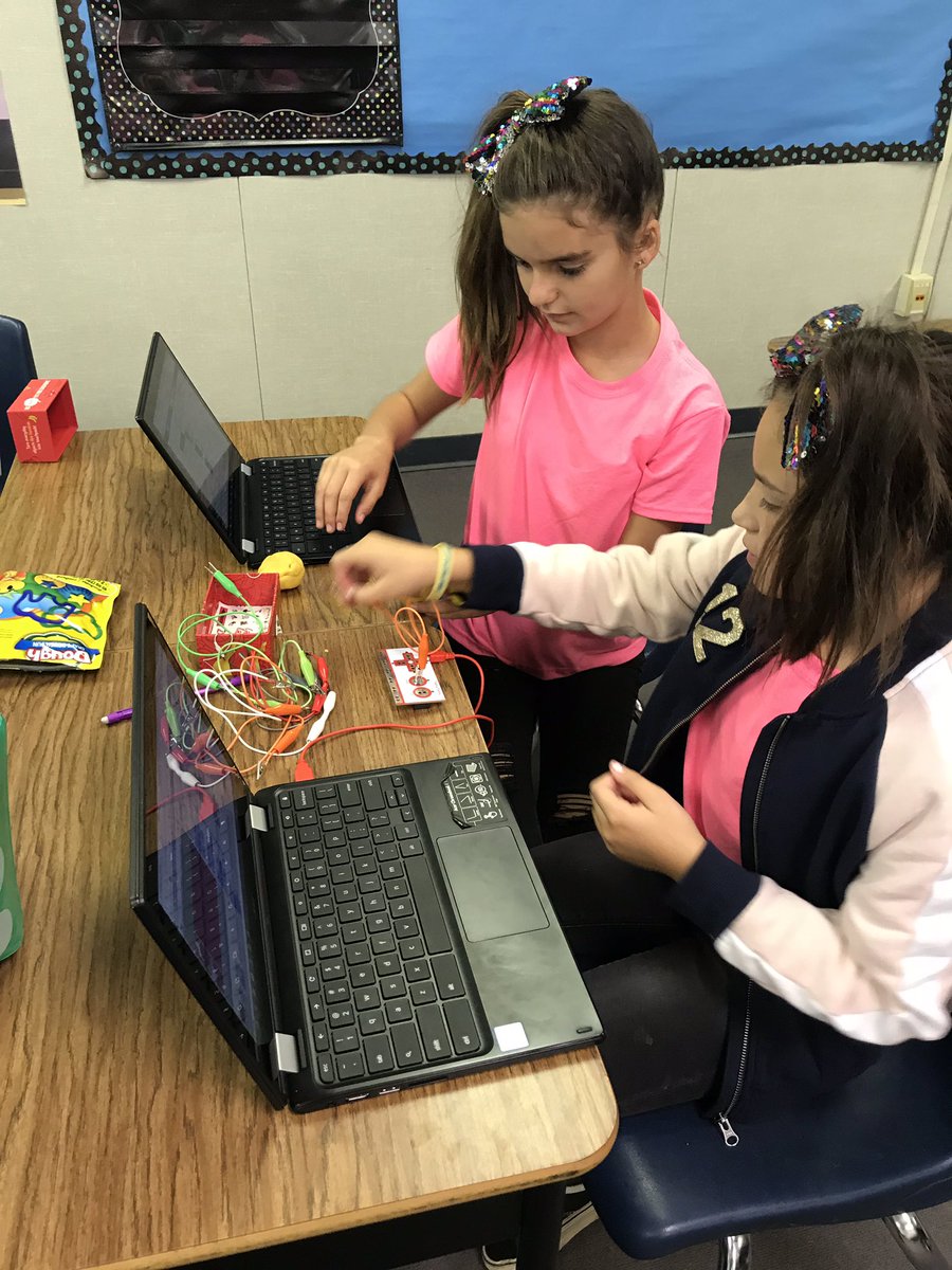 MrsATaylor17's tweet photo. Game design @scratch and experimenting with @makeymakey today. Sooo much fun!! #steam #Gardenelementaryk6 #TCSDshare @ElizabethDula2 https://t.co/rieaKUSP2v