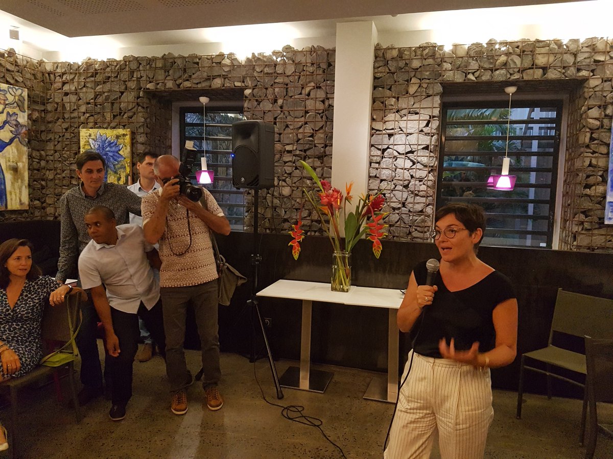 AnnickGirardin's tweet photo. À la rencontre des acteurs qui ont fait les #AssisesOM à #LaRéunion. Merci encore à tous les participants qui ont pris la parole durant cette grande consultation ! https://t.co/ZFGR44qdy8