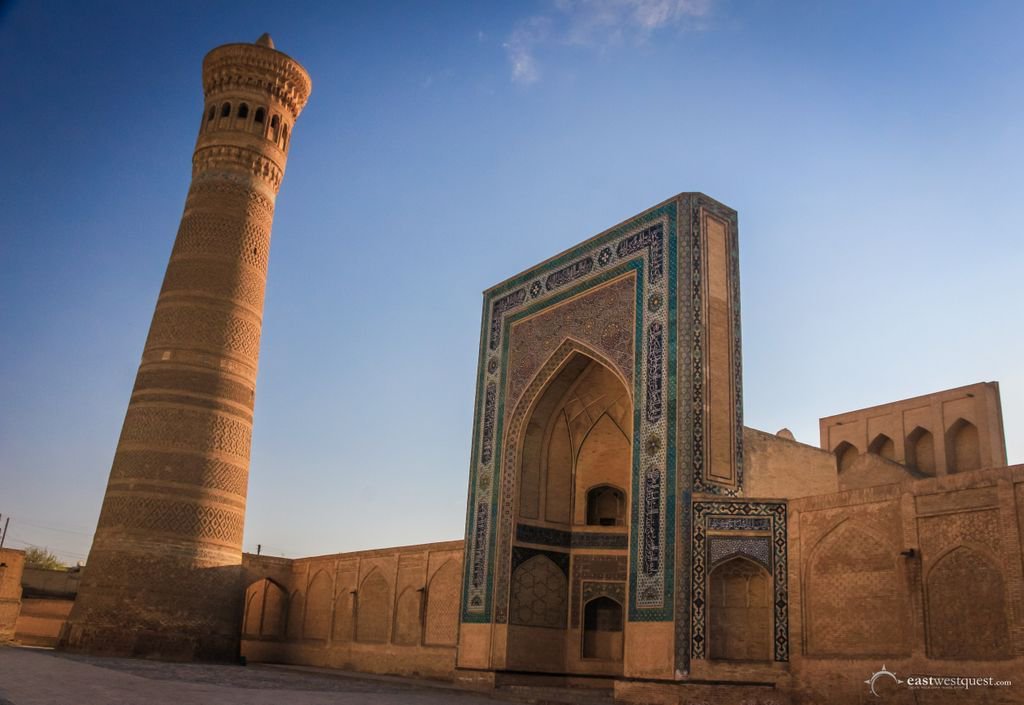EastWestQuest's tweet image. #Bukhara's abundant #mosques, #minarets and #madrassas make it one of the holiest places along the #SilkRoad. It is also one of the few cities in #CentralAsia that survived Russification. More: buff.ly/2EkWHB5 #uzbekistan #history #travelphotography #travel #architecture