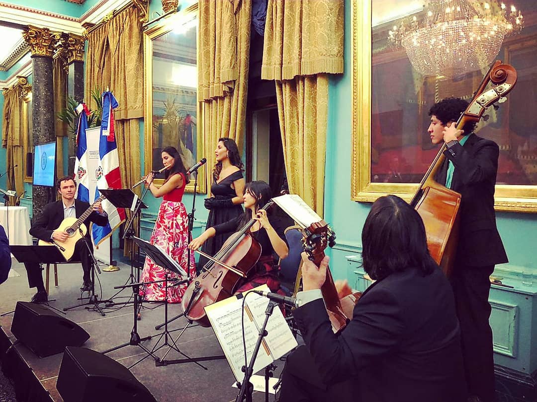 penacomasoprano's tweet photo. ¡Gracias Londres! ¡Un gran honor haber sido parte de la 7ma. semana dominicana en Londres! Thank you London!!! It was great to perform at the IOD for the 7th. Dominican week in the UK! @Spirituosi #london #souvenirlatino #album #dominicanweekinuk #guitars #flute #cello #voice https://t.co/rrxq7oohrc