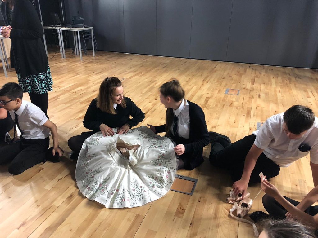 music_cvhs's tweet photo. Our pupils (and Mrs Ferrie!) enjoyed their workshop with dancers from @scottishballet yesterday....! A few pictures from the workshop to follow..! #ScottishBallet #Resilience #WorkingWithOutsideAgencies #CreativeIndustries #Dance #teamCVHS @ClydeValleyHS https://t.co/WBq5myqqSb