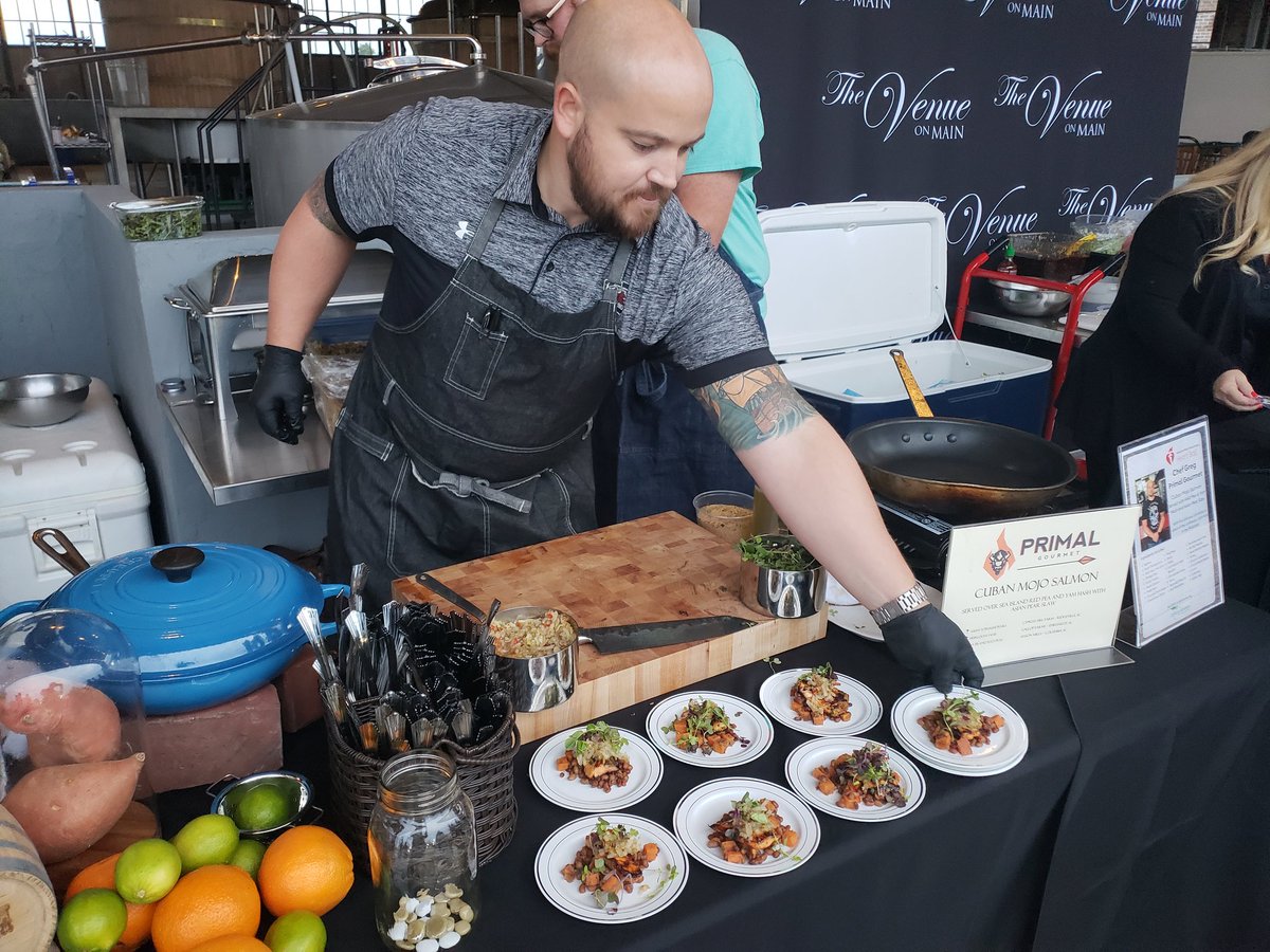 tylerryan's tweet image. Wearing the stretch pants and hosting the @AmericanHeartSC #chefchallenge.     Wow yummy