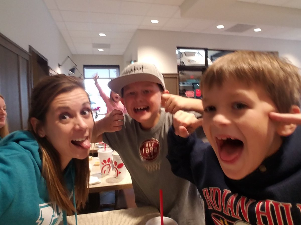 Chick-fil-A with our silent auction winners! #eaglesinaction <a href="/hills_indian/">Indian Hills Elementary</a>