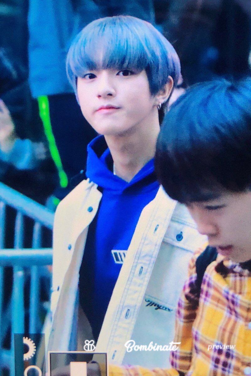 bombinate0104's tweet photo. 181026 뮤뱅출근
#재현 #봉재현 #골든차일드 #Golden_Child #BONGJAEHYUN #JAEHYUN https://t.co/gG8Rr4S7Ji