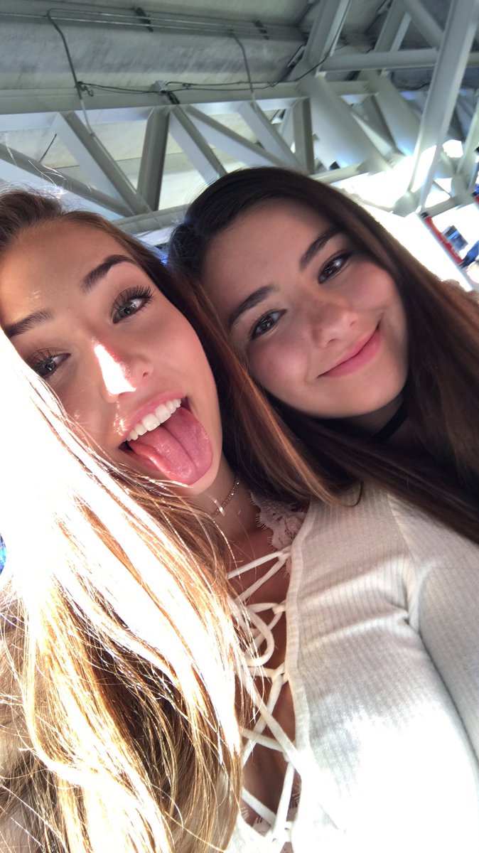 Emmavacc's tweet photo. happy bday to my beautiful best friend❤️❤️ lysm and can u pls come to ohio👏🏻💗💗🔞🔞have an amazing day!!!🎉🎉 https://t.co/Ffzgzj78F1