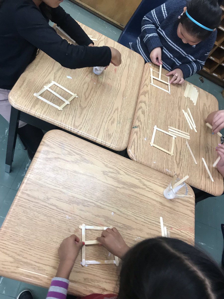 InglewoodH's tweet image. Making ten frames to support our math learning #betterthanaworksheet @tdsb_helen @lstrangway @tdsb @LC2_TDSB