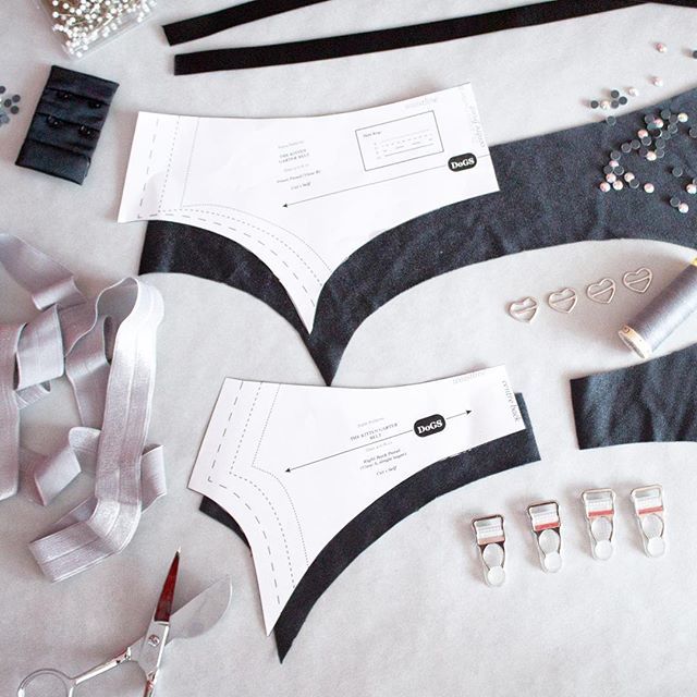 PalmPatterns's tweet photo. I like to think of this colour combo as “smoke and mirrors”. .
.
.
.
#garterbelt #lingeriesewing #burlesquecostume #diy #indiedesigner #indiesewingpattern #digitalsewingpatterns #sewingpatterns #sewistsofinstagram #etsysellersofinstagram #handmadecostumes https://t.co/ydX6K6nN7g https://t.co/Mv0gKNwhZ3