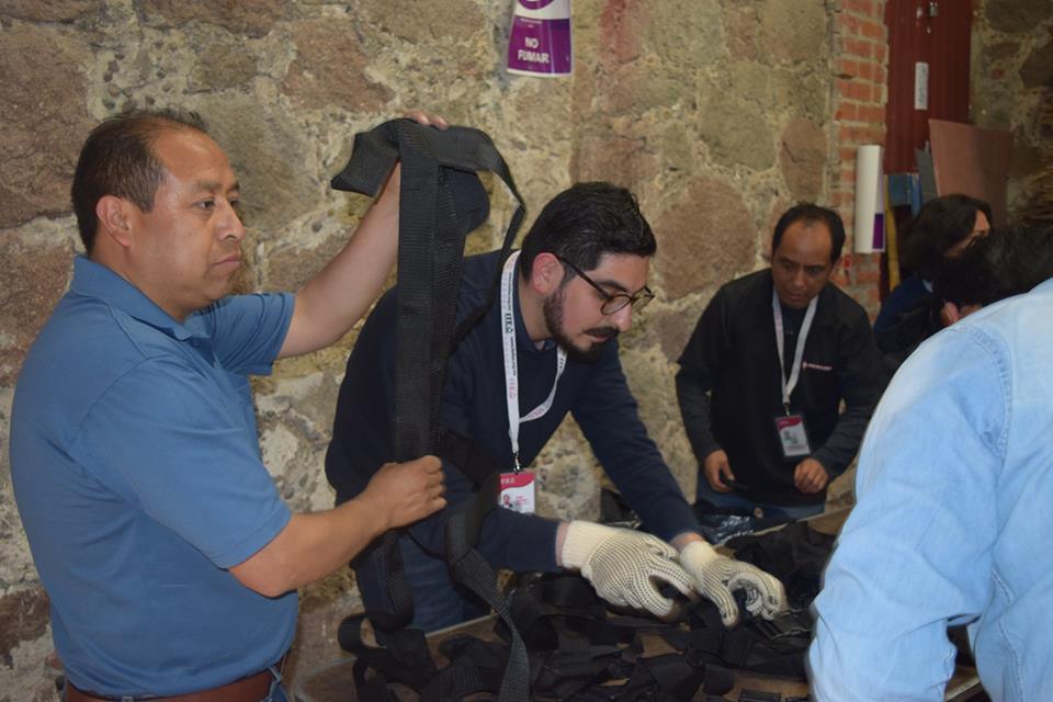 ITETLAX's tweet photo. Esta tarde continuamos con los trabajos de desincorporación de documentación y materiales electorales. #ITEInforma, @doraitetlax @BlasDenisse @NorbertoSBL @cecarlosminor https://t.co/gYtQ9PzyOG