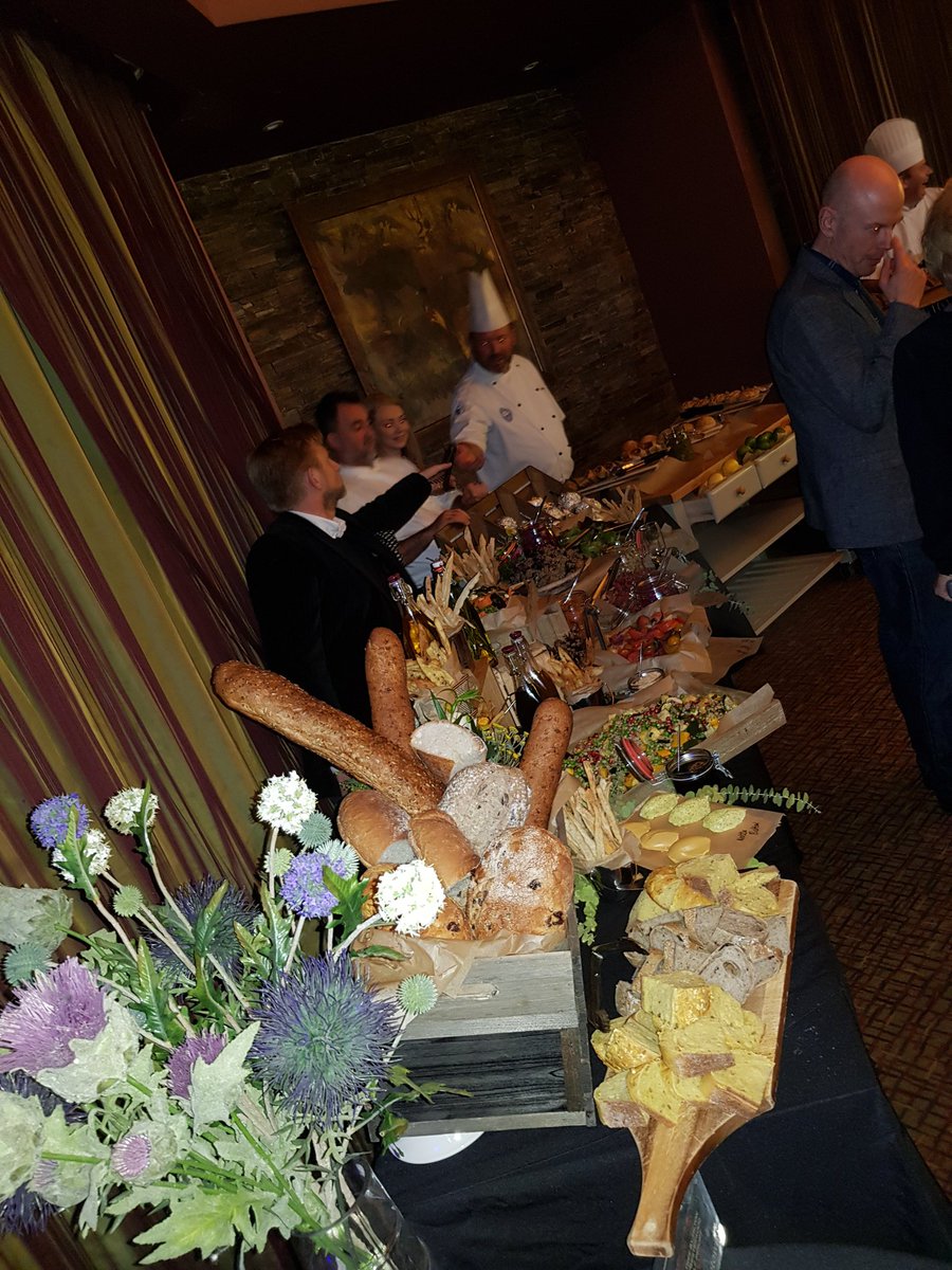 scotsunstyle's tweet image. The @DTHGlasWesterw relaunched in style tonight with the brillaint @ClanadoniaBand and @stephaniecheape. Wonderful new look and excellent evening #newcookieintown #ScotlandIsNow q