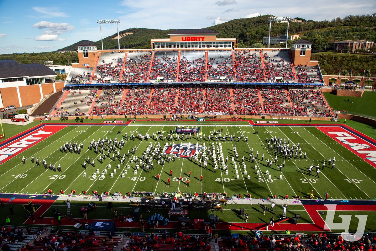 LibertyU's tweet photo. 2018 and 1996! #NowAndthen #tbt #libertyuniversity https://t.co/sprJHv6zvH