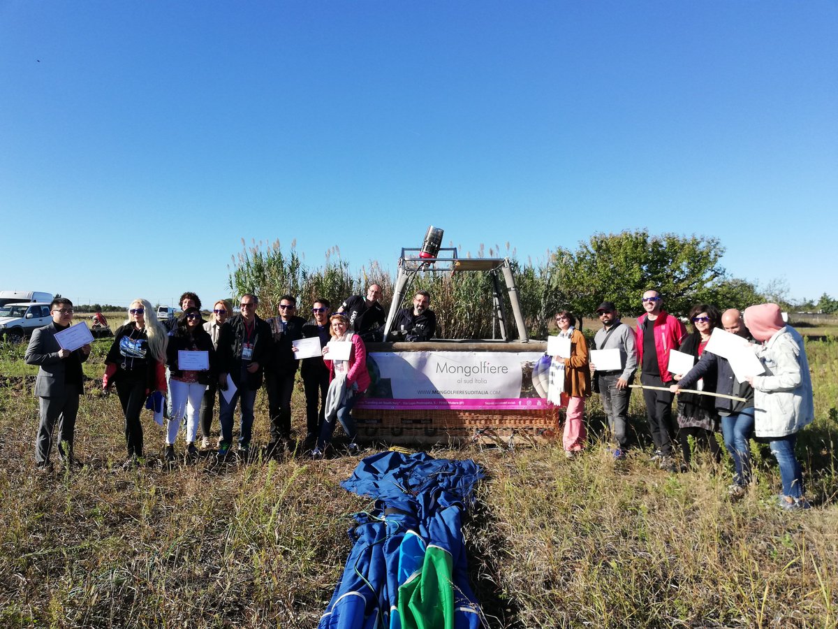 mongolfiereSIT's tweet photo. #BuyPuglia2018
Here we are with our #balloon over #GravinainPuglia #sky
#WeAreInPuglia #hotairballoon https://t.co/k8Qmsv0VSS