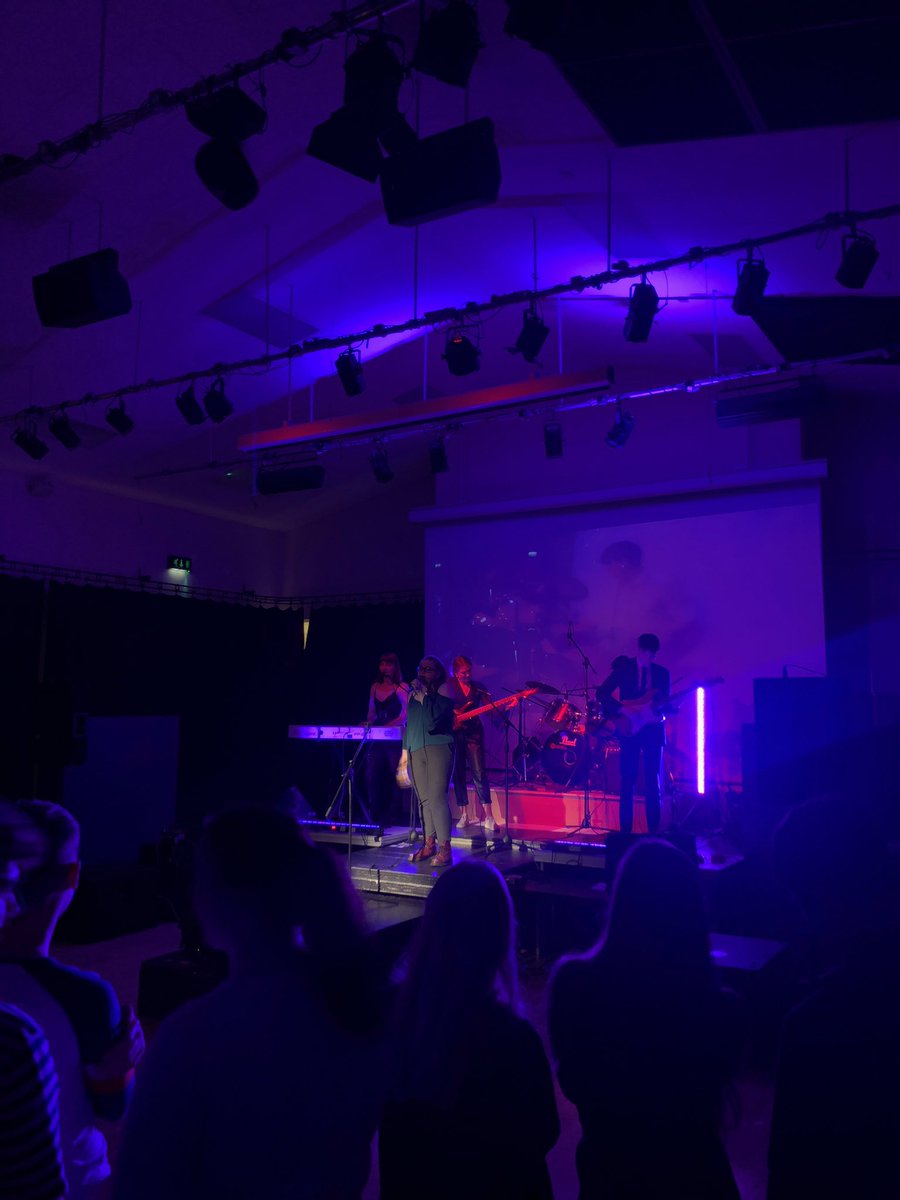 HarrogateGS's tweet photo. BTEC Gig @MusicHGS https://t.co/hNkxkLvDjg