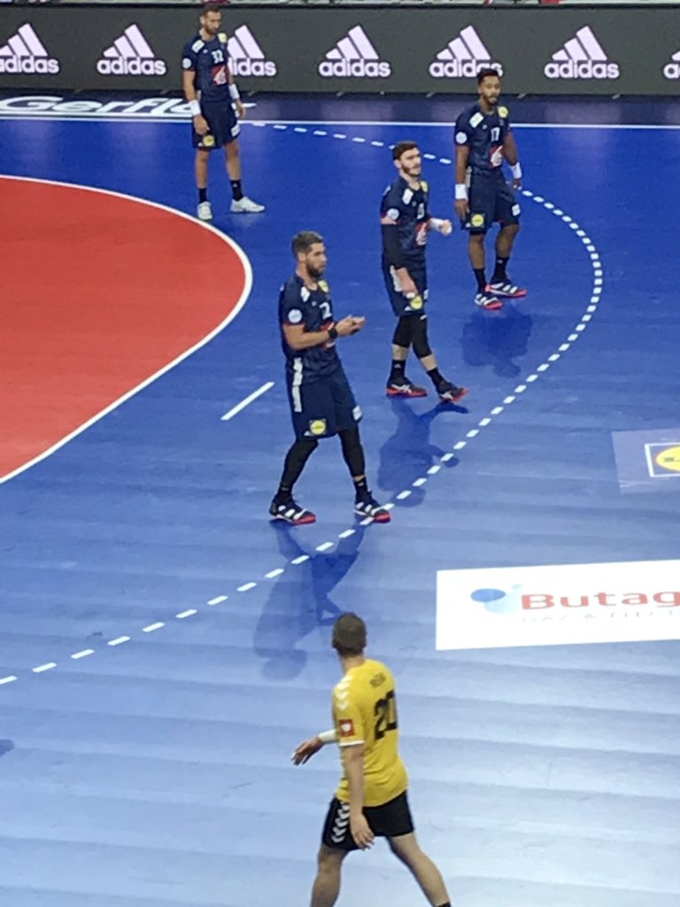 Audijo13's tweet image. En direct de #FRALIT avec les clients de l’#CE_CEPAC  Ambiance de folie pour supporter les Bleus #EspritHandball