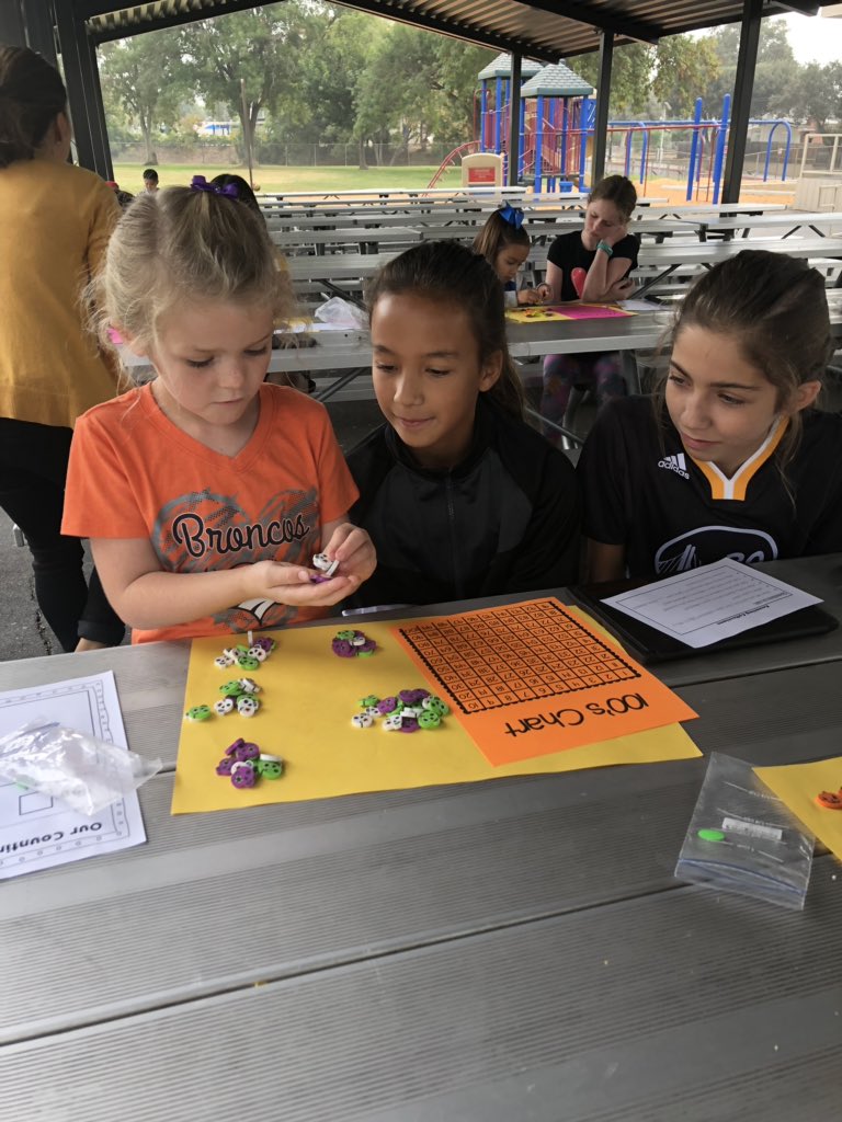 AcaciaMsH's tweet image. Counting collections with our big buddies! So much excitement and counting of course! #countingcollections #FSDMath @AcaciaKojima