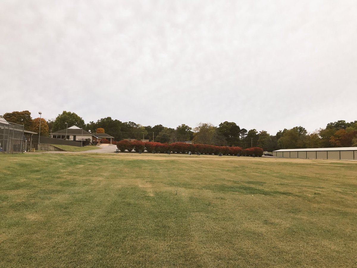 wpccgolf's tweet photo. It has been pretty chilly out lately but we are so excited to see some fall colors! Come join us on the range and enjoy the pretty backdrop! 🍁🏌🏼‍♂️ https://t.co/ZwkMbV51Kn