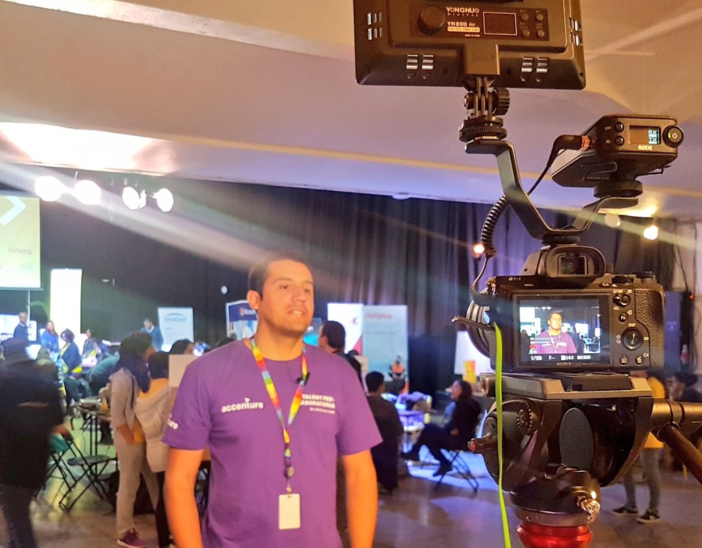 irockCL's tweet photo. Ya estamos en el #LaboratoriaTF18 el #TalentFest de @Laboratoriala Chile by @Accenture_CL para realizar un #InnovaRockLIVE ¡Atentos! #WomanPower https://t.co/fxSoIoFjOy