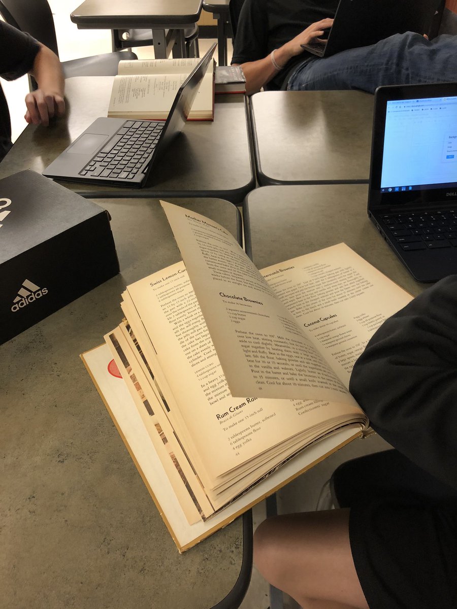 PHSCulinary's tweet image. Exploring these crazy antiques “cookbooks” @ProsperHS #oldtonewtech