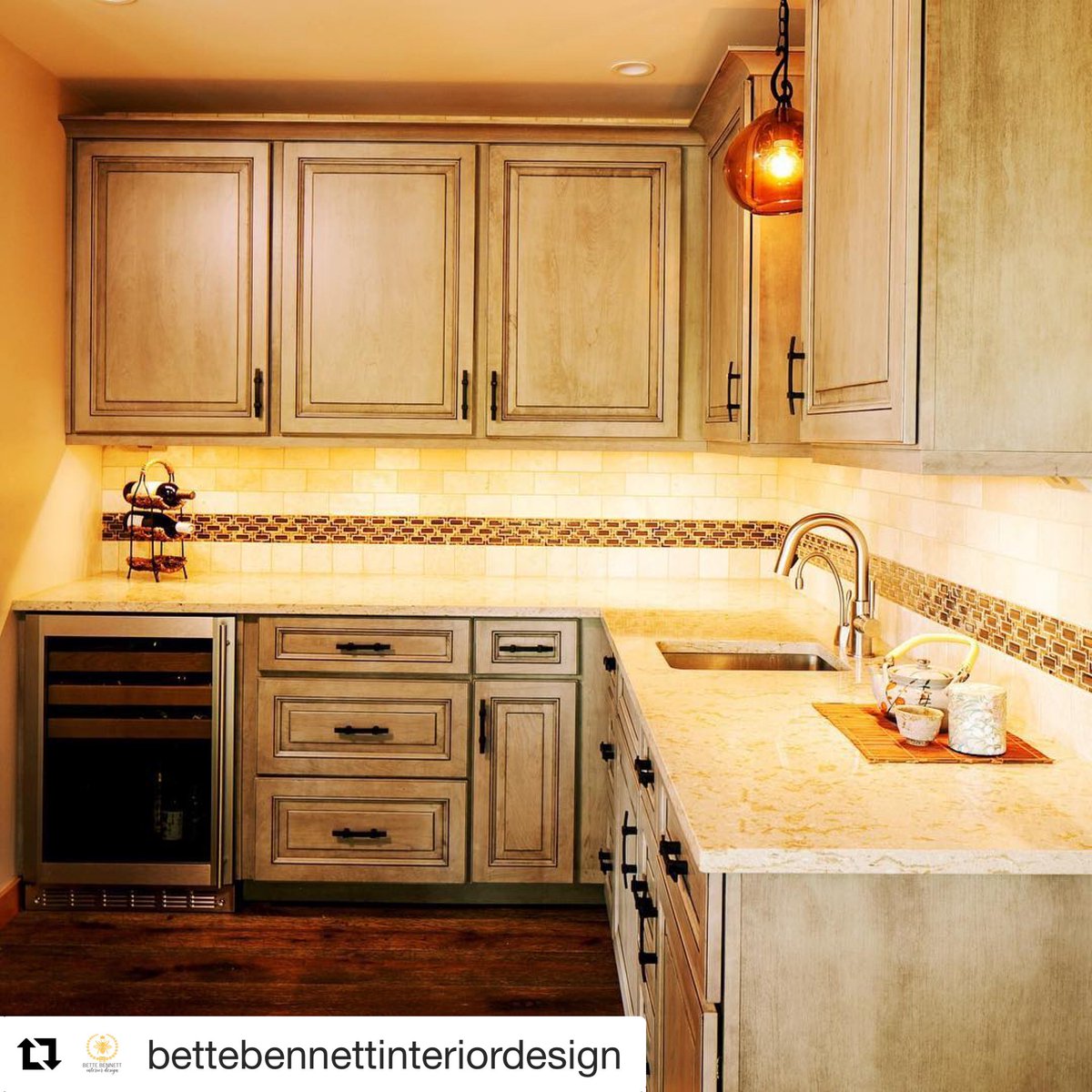 MyStudioHome's tweet image. We loved working on the cabinets with @bettebennettinteriordesign on this Tuscan remodel. Stop by the showroom  to see how you can recreate this look!  #reinventyourhome #studiohome #interiordesign #designer #remodel #kitchen #kitchendesign #kitchenremodel #gigharbor
