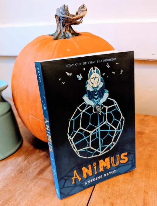 Spook season book rec! ANIMUS came out earlier this year by @AntoineRevoy, and it is the goods. It's a beautifully drawn comic, its atmosphere is creeping and always present, and its story is delivered in as measured a way as possible. Definitely Check it out from @01FirstSecond! 