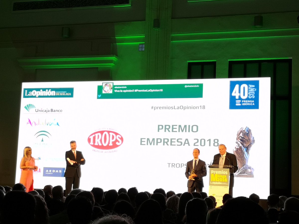 La @laopiniondemalaga entrega sus premios. Enhorabuena a @ftrops_ 🥑 y a @starlitefestival @bancosoloficial @museopicassomalaga @malagacfemenino por su gran labor. #PremiosLaOpinión18
@PrensaIberica #Málaga #prensa #company #newspaper #journalist #periodismo #PrensaIbérica