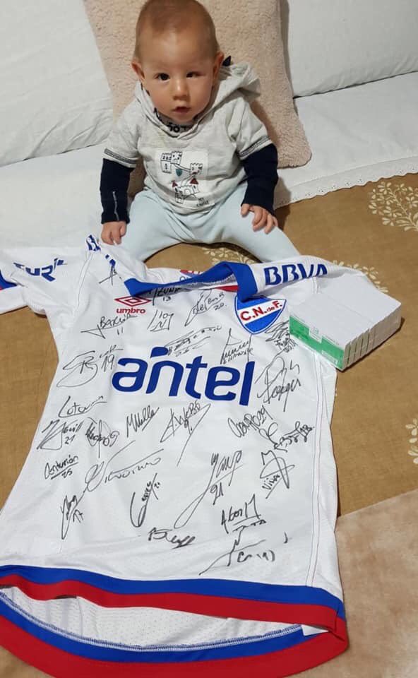 MatiasDalmaso's tweet photo. Un bolsito nos necesita!!
HAY QUE HACER VIRAL ESTO!!
 Lautaro tiene 6 meses unos necesita! colaboración de TODOS!
Debe realizarse una cirugía Vitrectomia en su ojo para no perder la vista! Por tal motivo se creó el colectivo Abitab Nro 92460!! @PasionTricolor1 @Nacional https://t.co/id7m4BvMMK