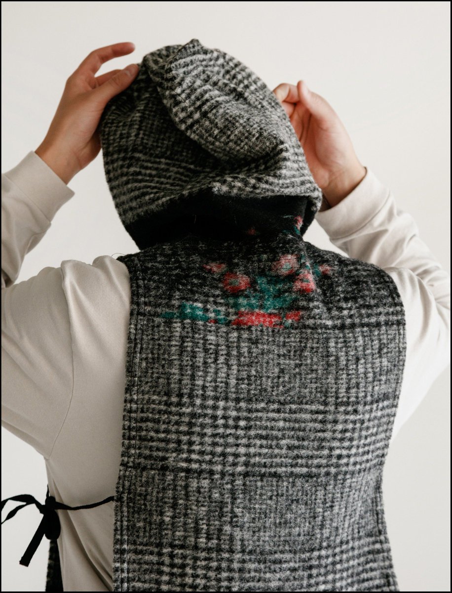 Engineered Garments AW2018 includes this hooded interliner in a hairy glen check with a hint of floral.

#engineeredgarments

Shop Men's Knitwear:
shopneighbour.com/collections/sw…