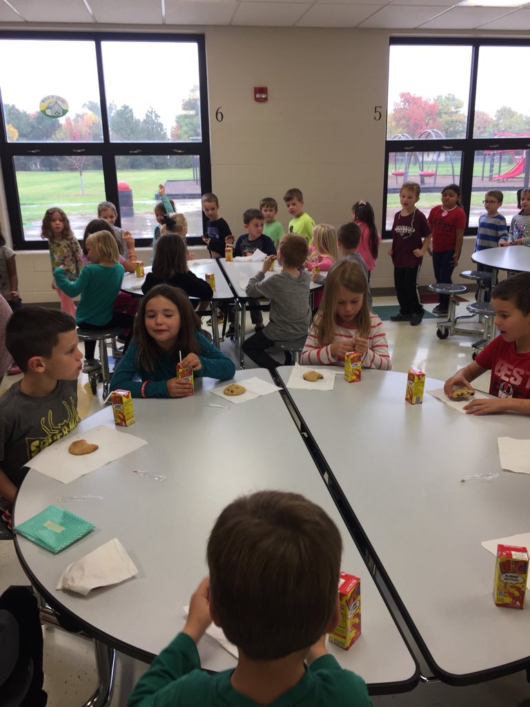 mrsdlaff3's tweet photo. Thanks to Hesston Police Department for helping @HESSwathers celebrate #RedRibbonWeek with cookies and punch! https://t.co/kwQwUBCCun