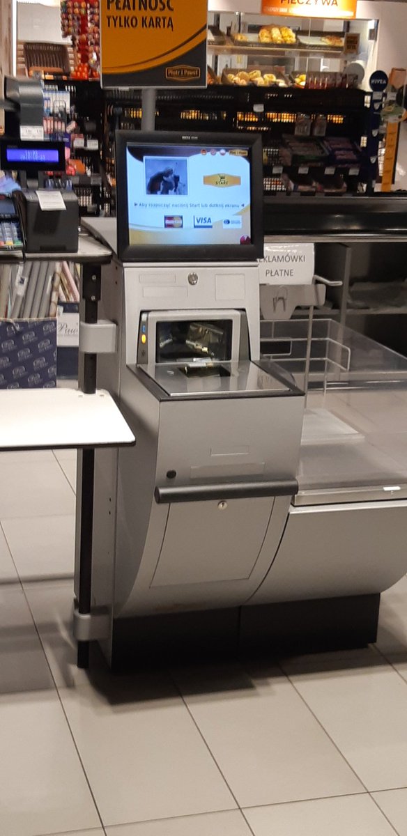 srfti's tweet photo. Self Checkout na Polônia... Não devemos nada com nossos produzidos no Brasil! https://t.co/IajPbYLrwz