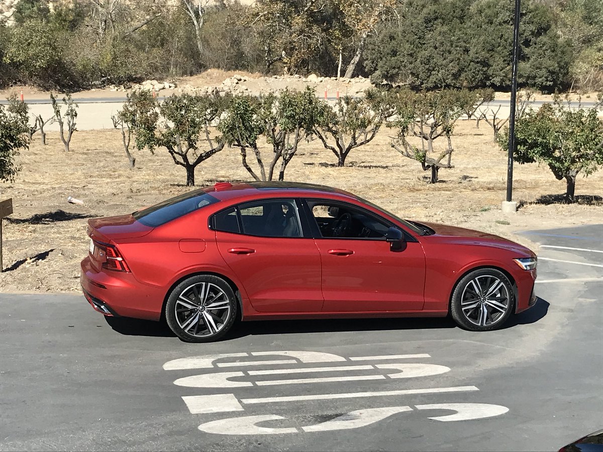 Volvo Nederland PR tweet media