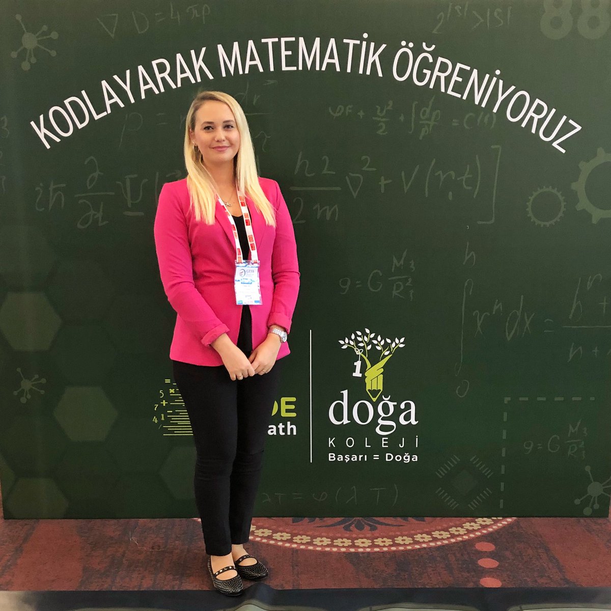 cerentoom's tweet image. Bugün, #gessturkey fuarındaydık. @dogaokullari tarafından geliştirilen; Matematiğin soyut dünyasını oyunlaştırarak kodlamayla birleştirip somut hale getiren #CodeMath ‘i, standımıza teşrif eden @tcmeb Bakan Yardımcısı Sayın Reha Denemeç‘e de tanıttık. #dogatech #dogakoleji