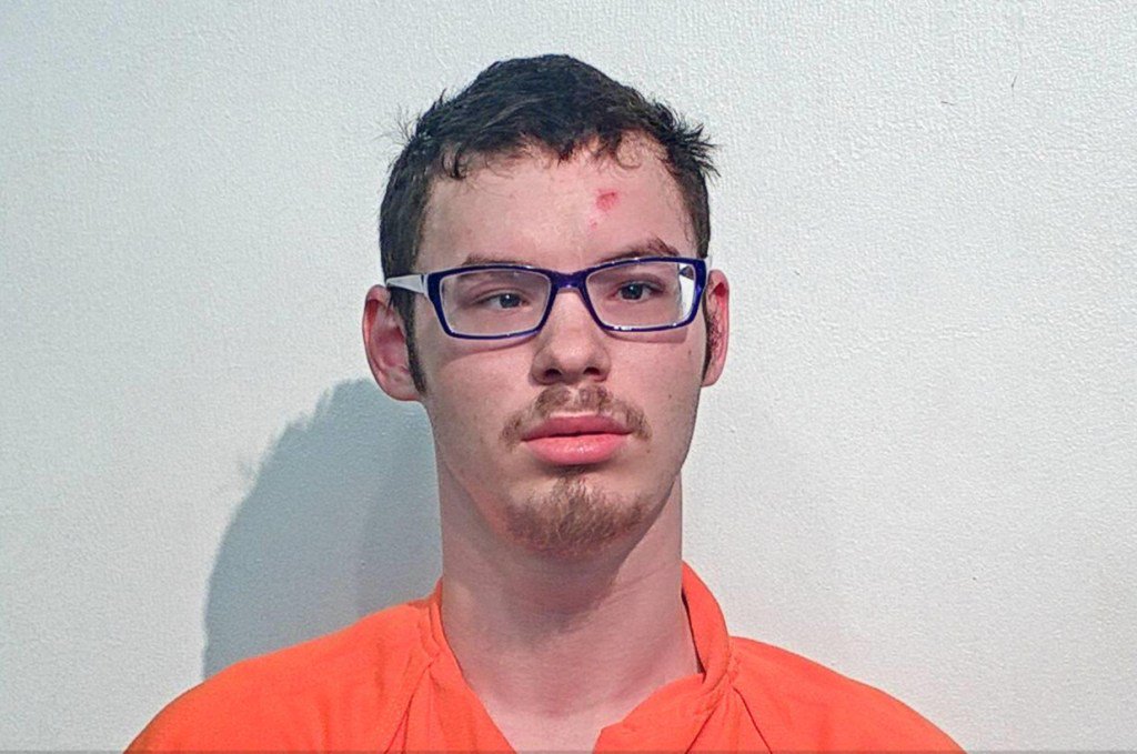⚡🇺🇲INFO -Un homme de 21 ans a été arrêté au #Texas après des échanges sur le darknet. Il souhaitait tuer une mineure pr la manger et avoir des relations sexuelles avec son cadavre. Il a été repéré par un agent infiltré et interpellé en possession d'une arme blanche. (Newsweek)