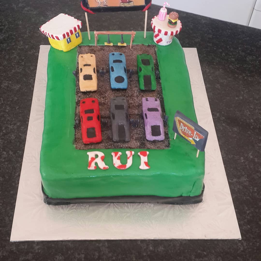 S_cakes_stuff's tweet photo. Drive-in cake #chocolate https://t.co/OpWVO90d3C
