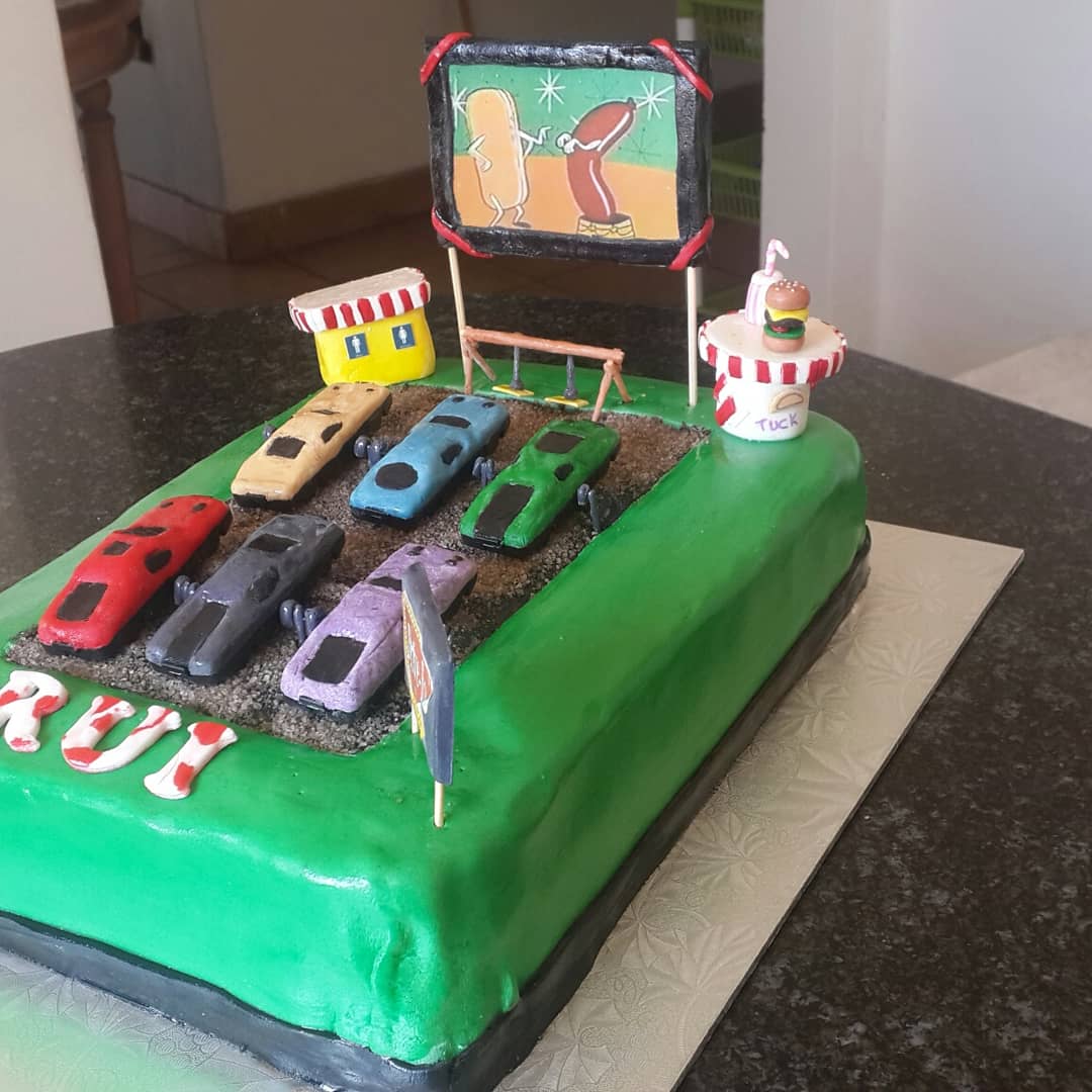 S_cakes_stuff's tweet photo. Drive-in cake #chocolate https://t.co/OpWVO90d3C