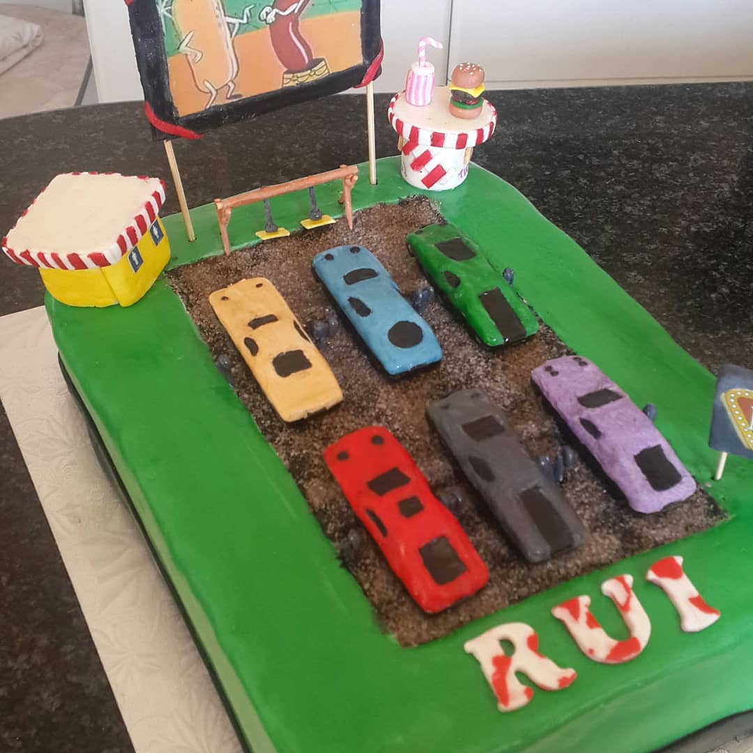 S_cakes_stuff's tweet photo. Drive-in cake #chocolate https://t.co/OpWVO90d3C