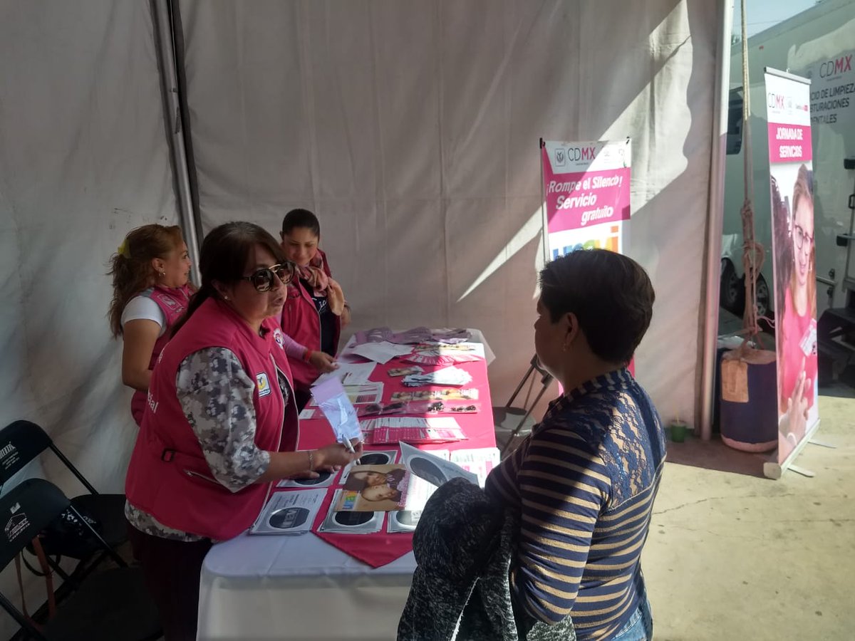 DiversidadCDMX's tweet photo. Personal de la #DGIDS participa en la feria de servicios, en el colegio de Bachilleres plantel Aragón. https://t.co/eqOdMpQLuw