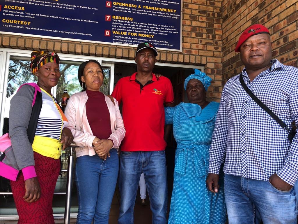collensedibe's tweet photo. With the family of Thandi Zitha the domestic worker who was killed by his employer in Nelspruit,Mpumalanga ⁦@EFFSouthAfrica⁩ ⁦@GardeeGodrich⁩ https://t.co/0ygxSvVSKb