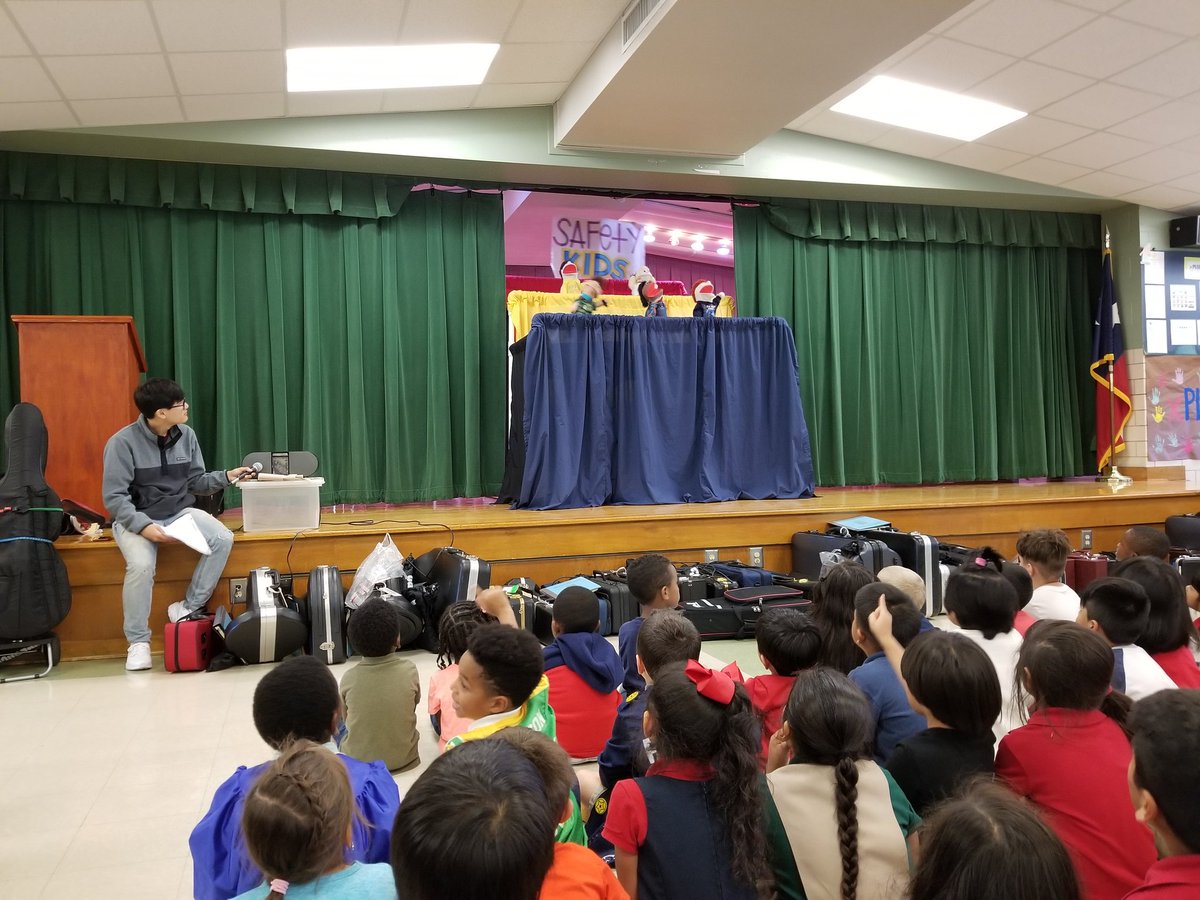 OHE PPCD and K-2 are enjoying the Safety Kids Puppet Show for Red Ribbon Week brought to us by Berkner HS Peer Mediators. Thanks BHS!!!  #RisdConnects <a href="/ohemustangs/">Jen Wills</a> <a href="/rebeccaPPCD/">Rebecca Roth</a> <a href="/kmacsimmons/">Kathleen Simmons</a>