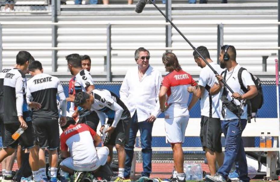 Muchas felicidades al gran grupo de personas que hicieron posible que esta historia de éxito sea transmitida, el mensaje que contiene es un tesoro para todos los mexicanos. Gracias Amaury, jugadores, Matías y <a href="/Cobrafilmsmx/">COBRAFILMS</a>. Disfruten este momento, que es suyo #ChivasLaPelicula