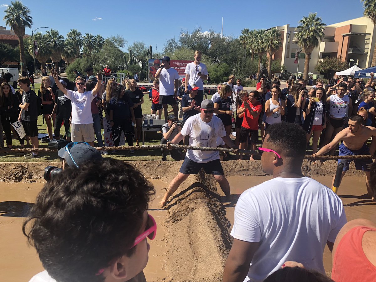 UAAAPresRetired's tweet photo. Fun to cheer from the sidelines! Great fun at @UABobcats Club Olympics @UAAA #Homecoming2018 #MudTug https://t.co/3vZBKDG8IT