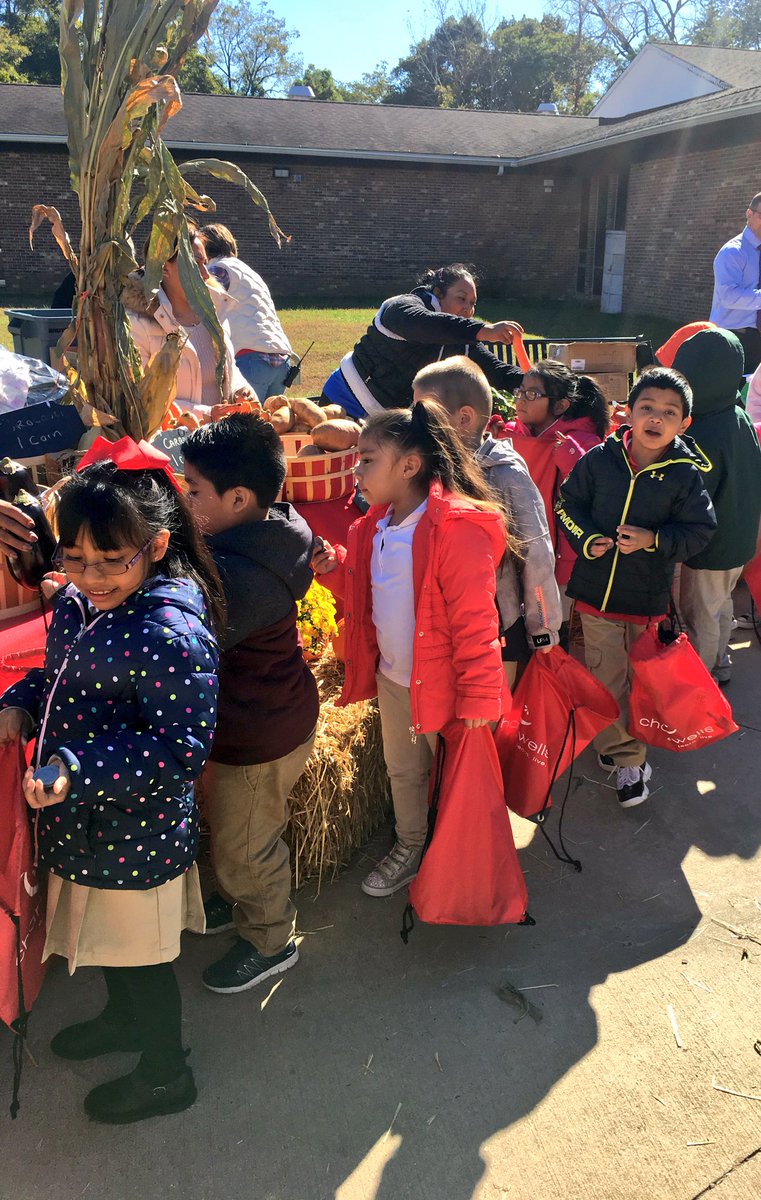 We were so excited to go to the Farmers Market today! We love all of our fresh fruits and veggies 🌽 🍎🥦🍐<a href="/rbpsEAGLES/">Red Bank Primary</a>
