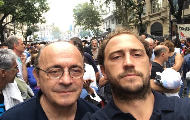 Winston_Dunhill's tweet photo. Y nunca te olvides, Leopoldo Moreau tiene como asesores en la cámara de diputados a:
- Juan Hipólito Moreau: hijo, $45.000
- Carmela Moreau: hija y novia de Agustín Rossi, $51.000 https://t.co/UUqAbWcY8q
