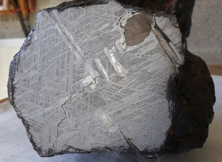 Sciencecomptoir's tweet photo. On a retrouvé les débris de la plus grosse météorite connue tombée en France, par @datisdaz 
https://t.co/kl0DYYKIMZ
(Vé ces splendides figures de Widmanstätten) https://t.co/lUIhgtTvY7