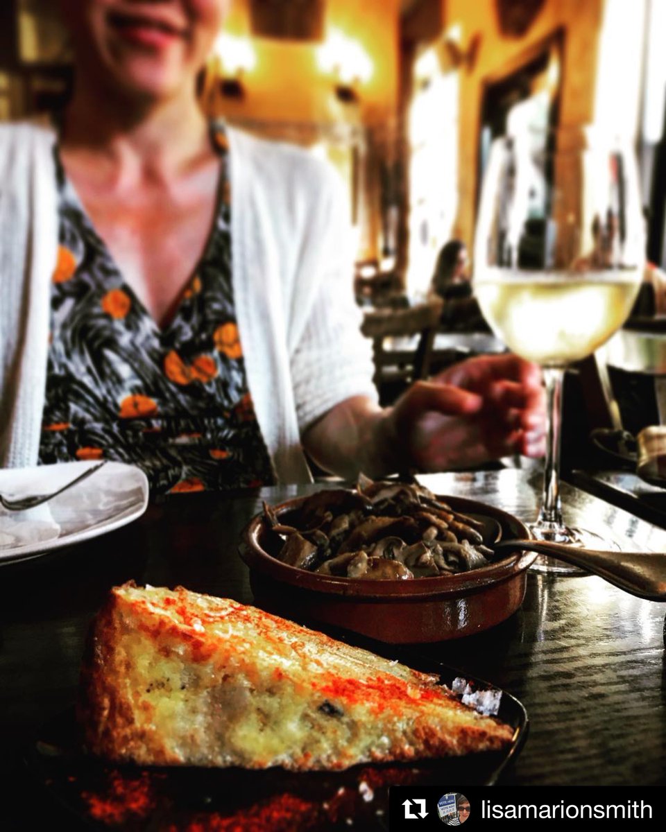Join us for our amazing $5 Happy Hour and Tapas, from 5-8pm daily! #spanishtortilla #torta #happyhour #spanishwine #midtowneast #nycwine #mushrooms #thirsythursday #murrayhill #kipsbay #midtown #nyc
