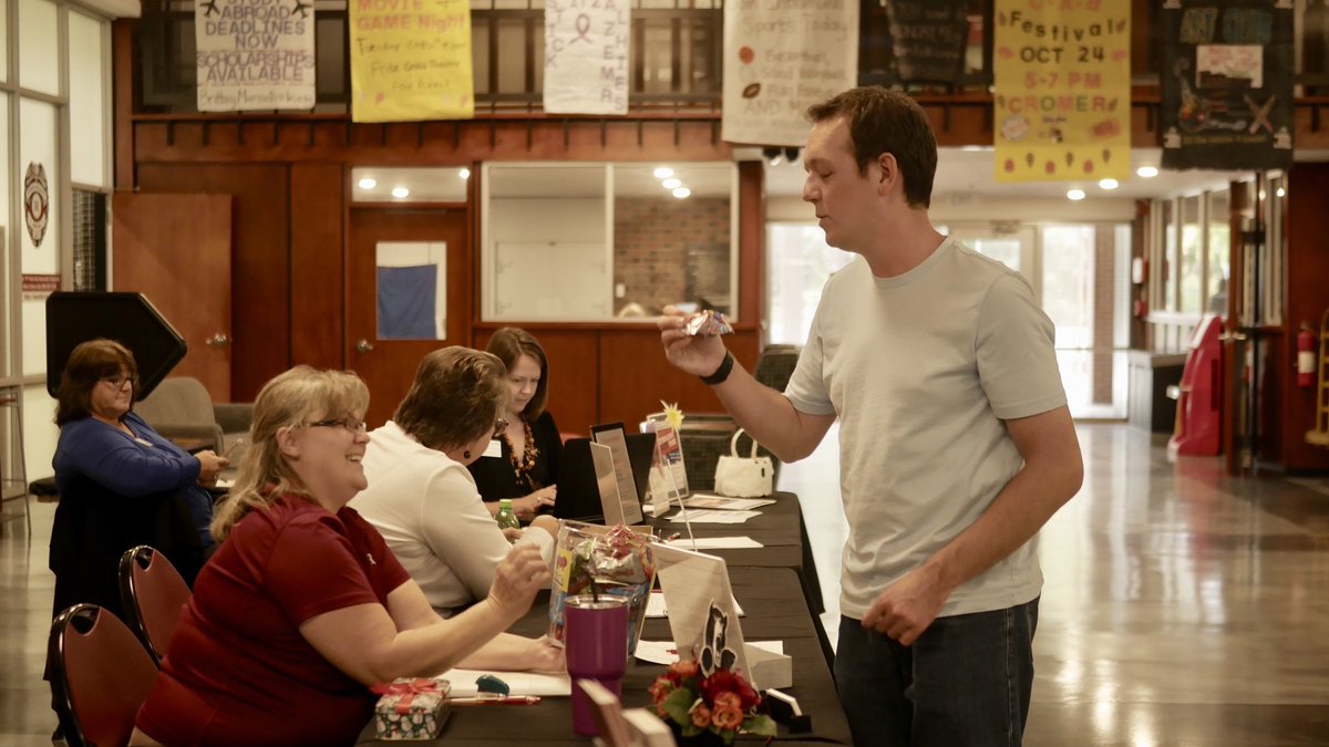 Andrew_LRU's tweet image. Graduates! Make sure you stop by the Cromer Center today for the graduation fair! The event ends at 6pm