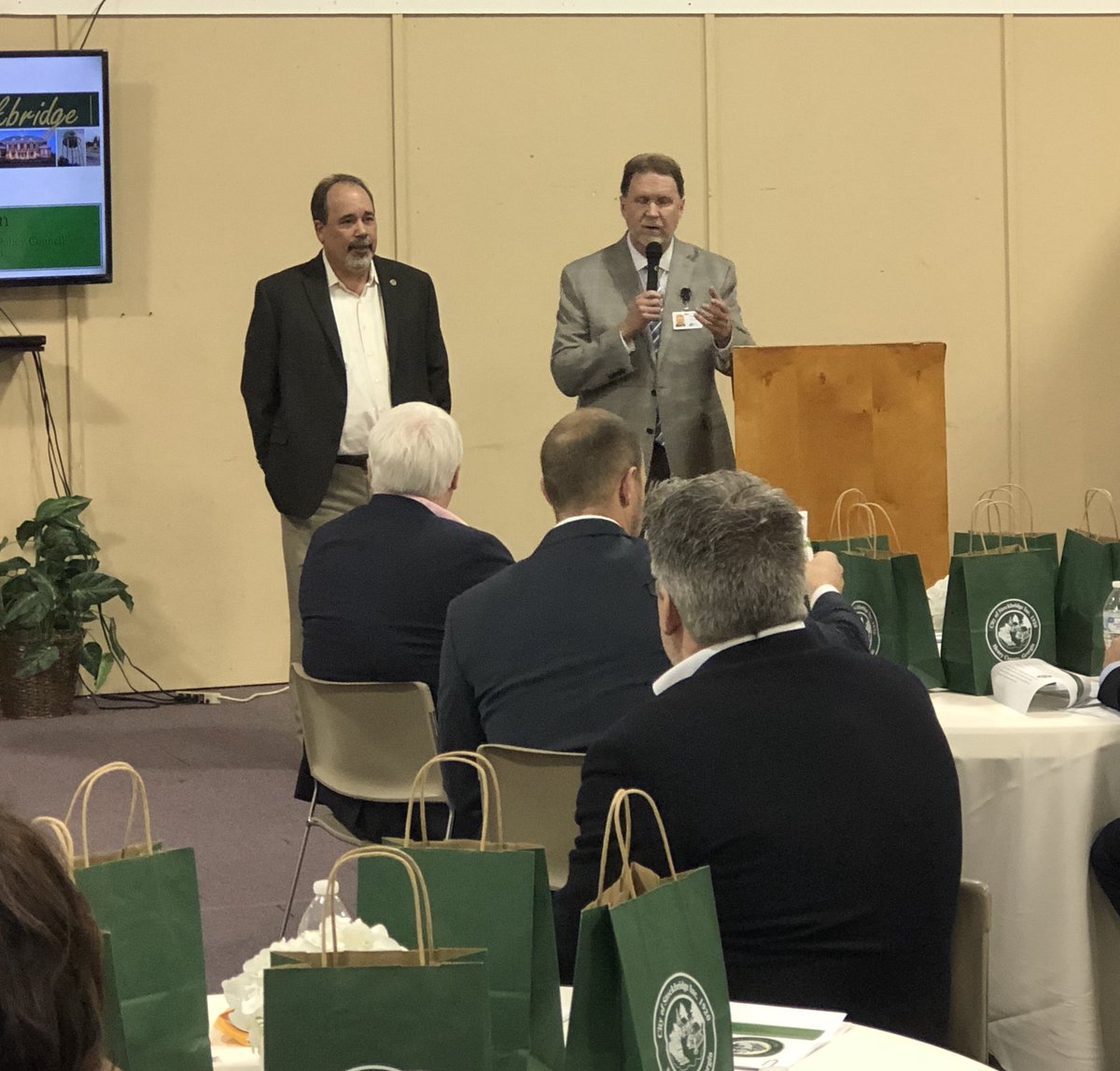 jwkirnon's tweet photo. GMA Executive Director @LHanson_GMA and Todd Edwards with @GACounty welcoming attendees to the #Stockbridge Hometown Connection. Thank you to the legislators and city officials for being present. #GaCities https://t.co/WVRVy8ZXWG