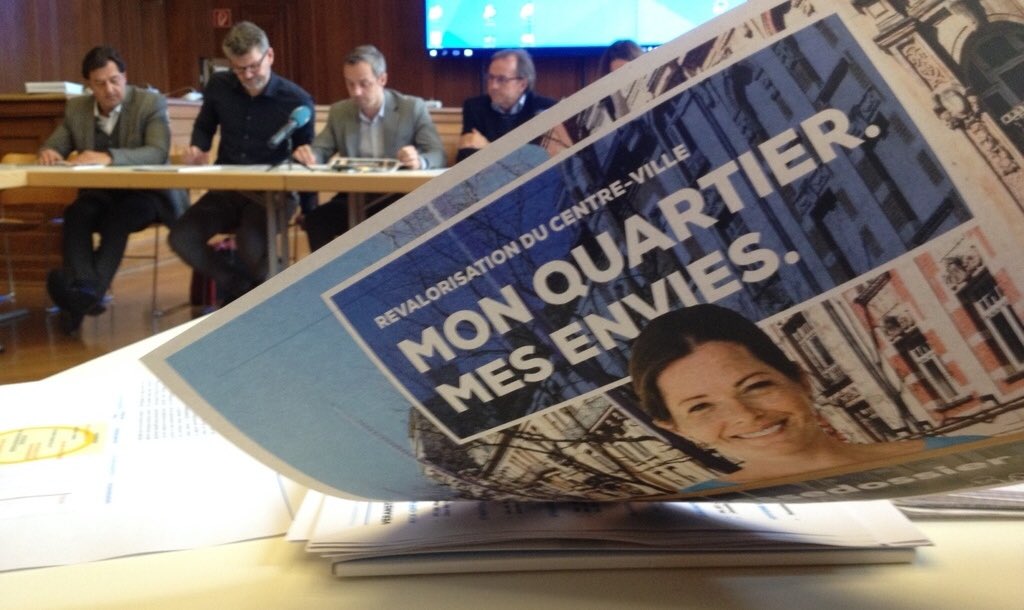 RTL.lu: VIDEO - Esch-Uelzecht - Méi Gréngs, méi Propretéit, méi Commerce, méi Beliichtung
Ënnert dem Motto "Mäi Quartier. Meng Wënsch." hunn tëscht Mee a Juli dëst Joer iwwer 1.000 Leit un enger Ëmfro deelgeholl.