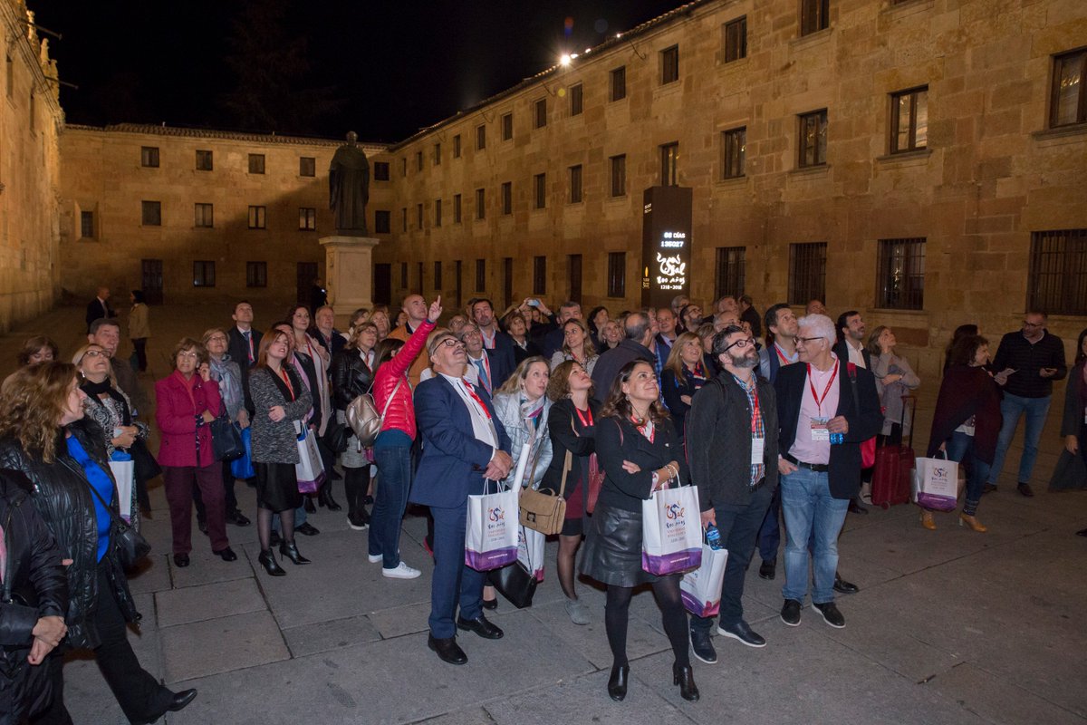 alumniusal's tweet image. Que mejor forma que terminar la primera jornada del Encuentro #AlumniEspaña2018 con una visita turística por nuestra querida #Salamanca